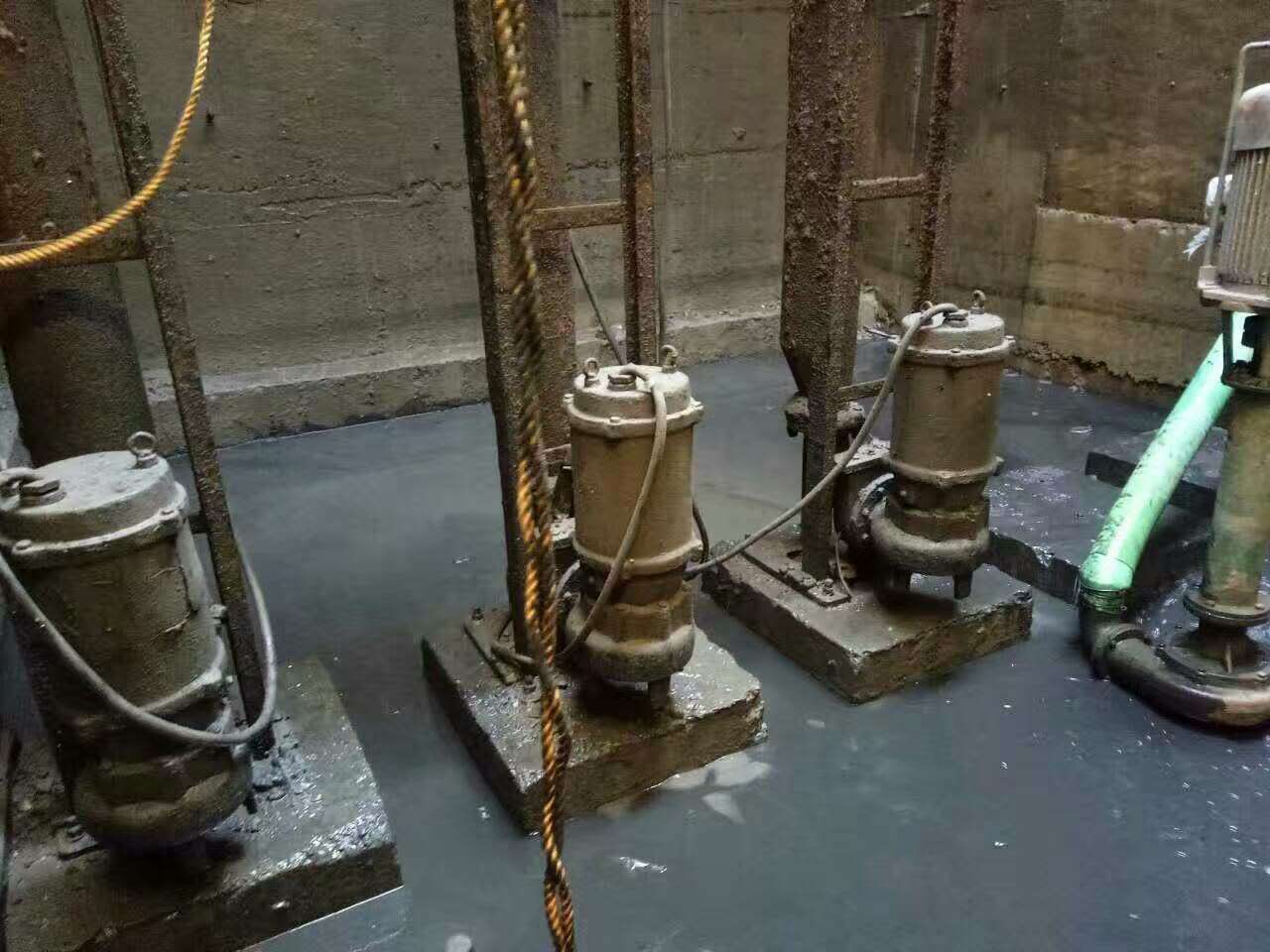 长顺污水池清理